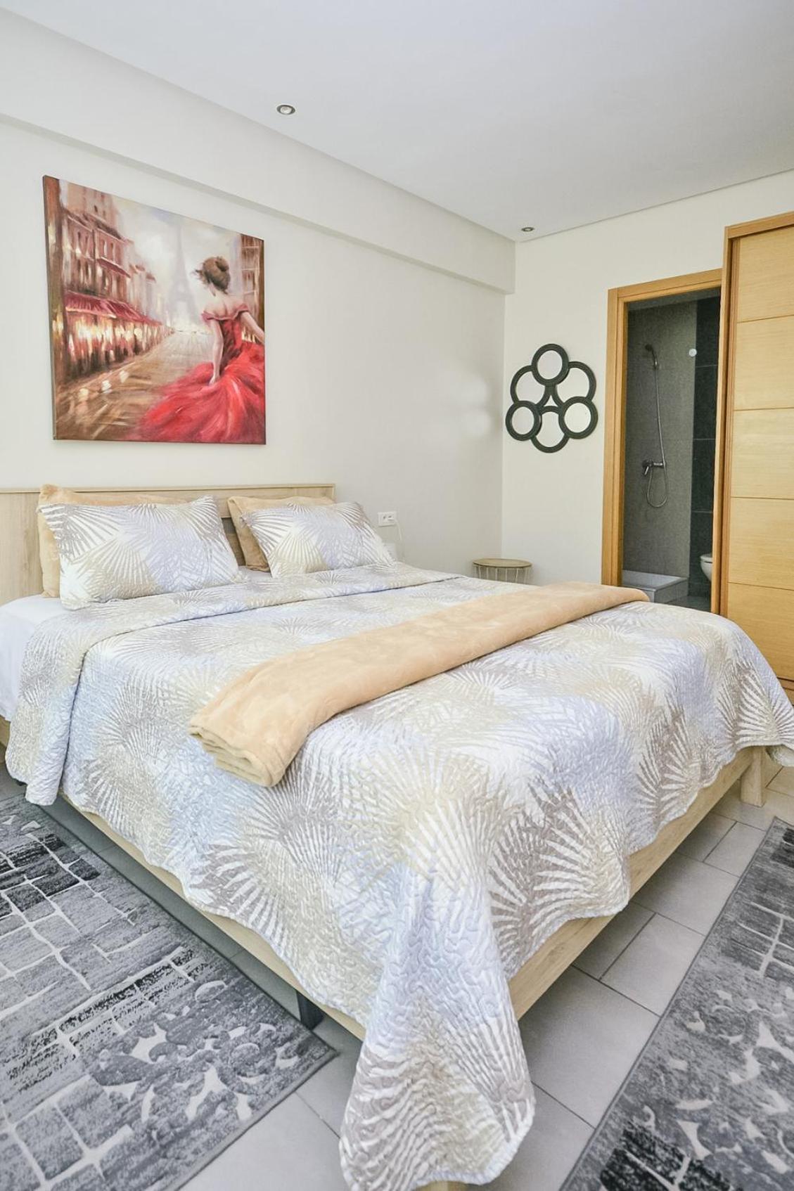 Cozy Central - Gym & Spa Services * Casa Blanca